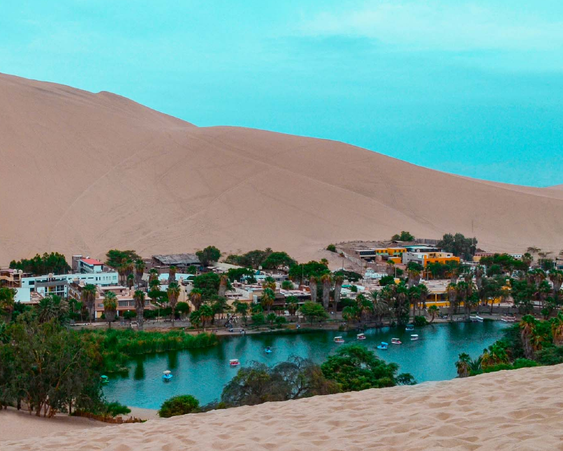 Oasis de Huacachina en Perú